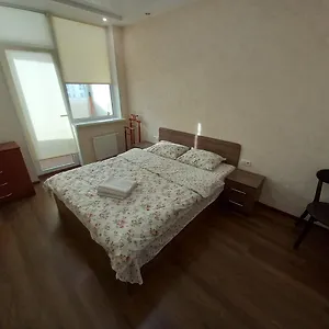 Апартаменты Smart Drahomanova 2а, Киев